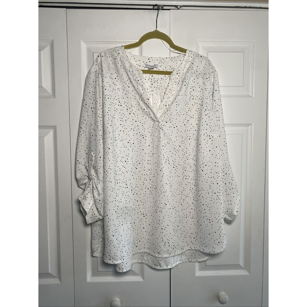 Carolina Belle Heart Print Blouse Womens Size 3X White Black Roll Tab V-Neck Top